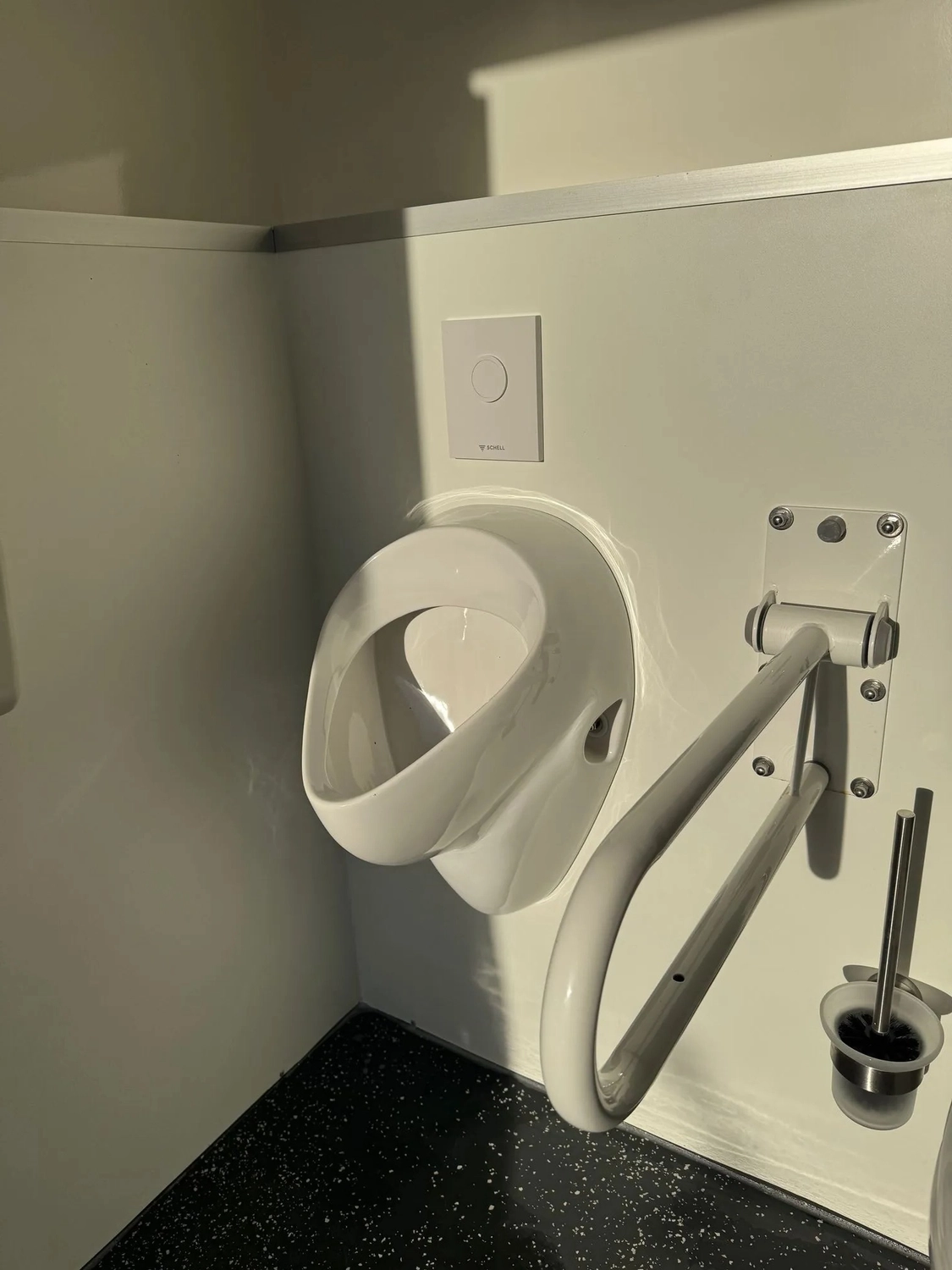 Peeters - Toilettenwagenverleih - drinnen