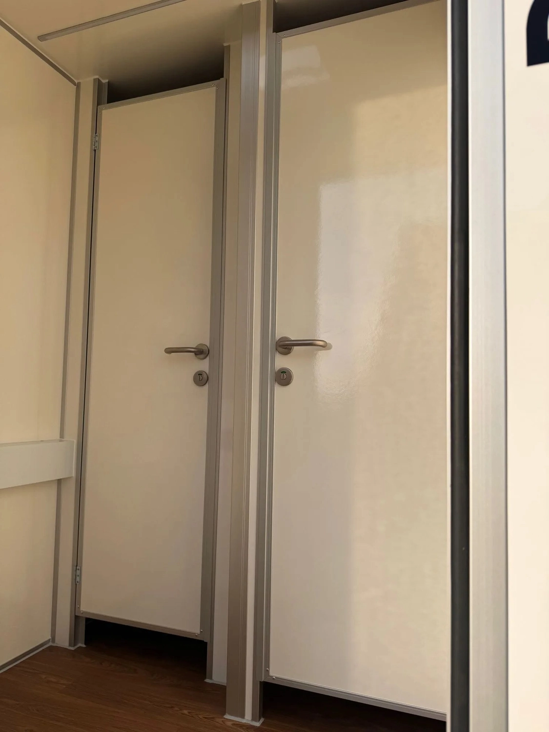 Peeters - Toilettenwagenverleih - drinnen