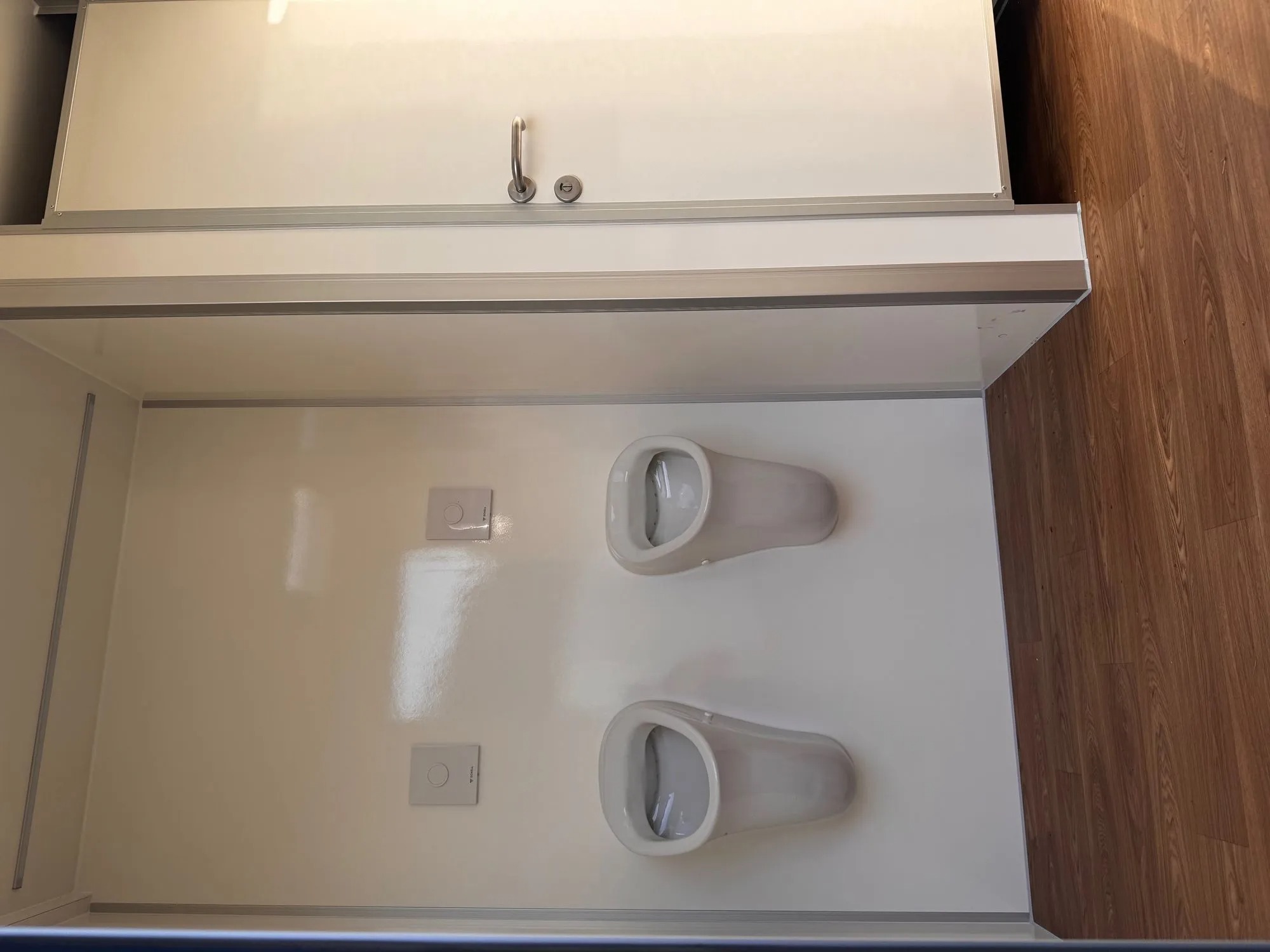 Peeters - Toilettenwagenverleih - drinnen